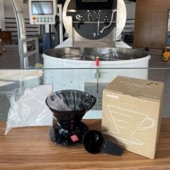 Hario V60 02 Siyah Şeffaf Plastik Dripper ve 40’lı Filtre Kağıdı Seti